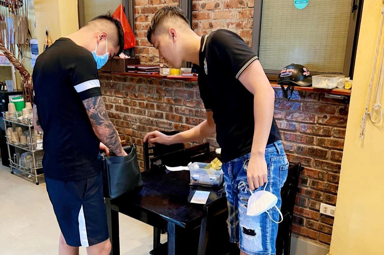 Đi du lịch mang theo cả tỷ đồng mua đất rồi bỏ quên ở quán cơm - 2