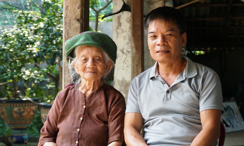 The oldest woman in Vietnam, with 114 descendants, still sneaks... trading - 5