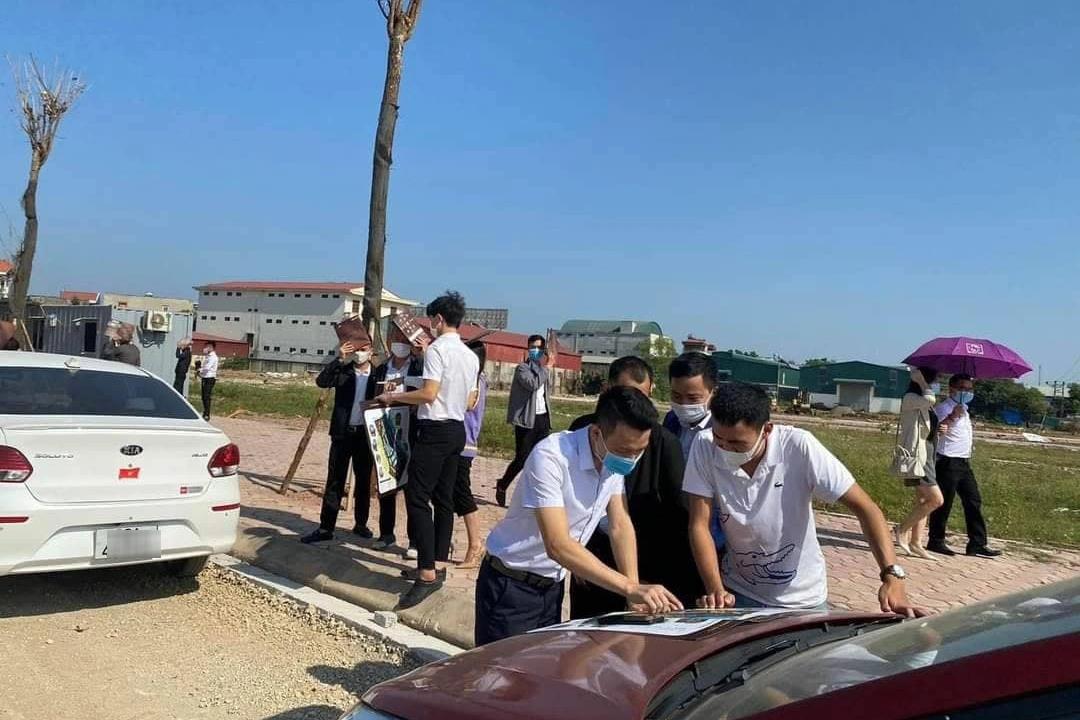 Doanh nghiệp bất động sản chật vật tuyển môi giới - 1