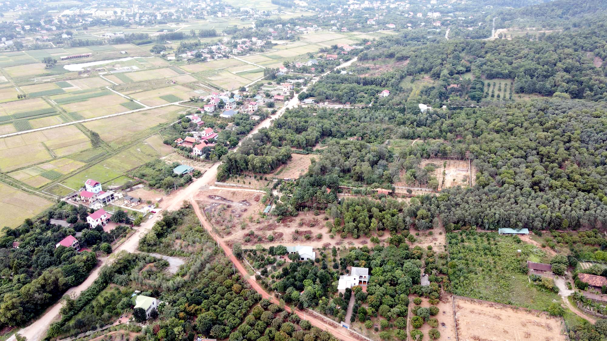 Hà Nội: Giá đất quanh đường vành đai 4 có nơi lên đến 150 triệu đồng/m2 - 2