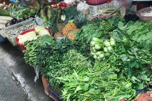 Rau xanh tăng giá chóng mặt, người tiêu dùng bỏng tay - 2