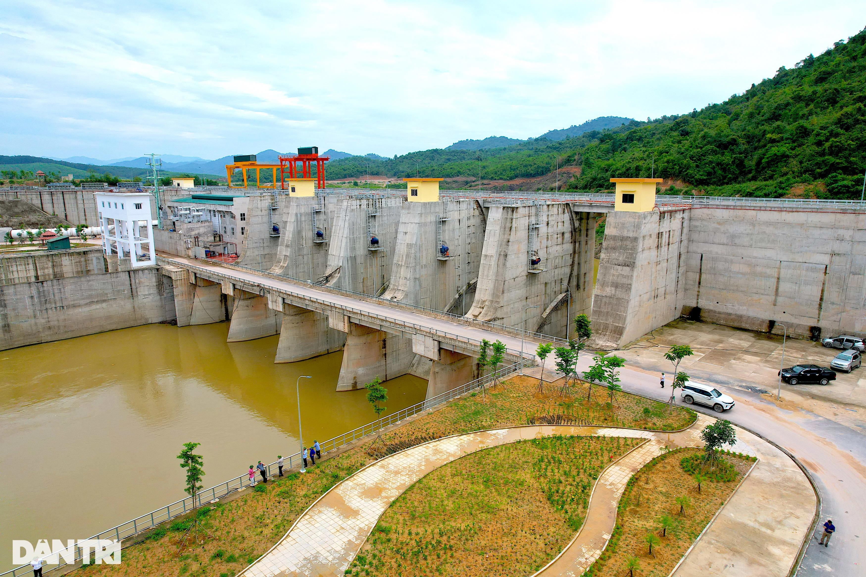 Cận cảnh đại công trình hơn 5.300 tỷ đồng có đường hầm xuyên lòng sông Hiếu - 2