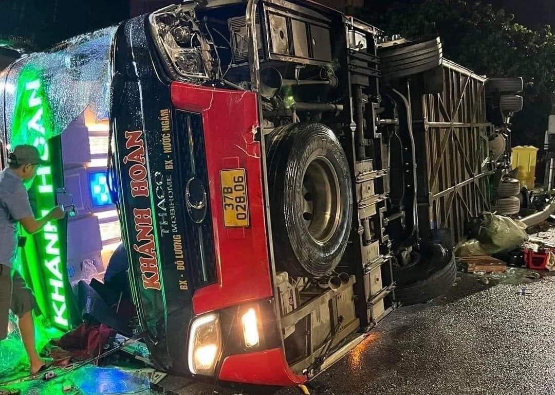 Xe khách lật khiến 4 người tử vong: Nhiều lần vi phạm tốc độ - 2