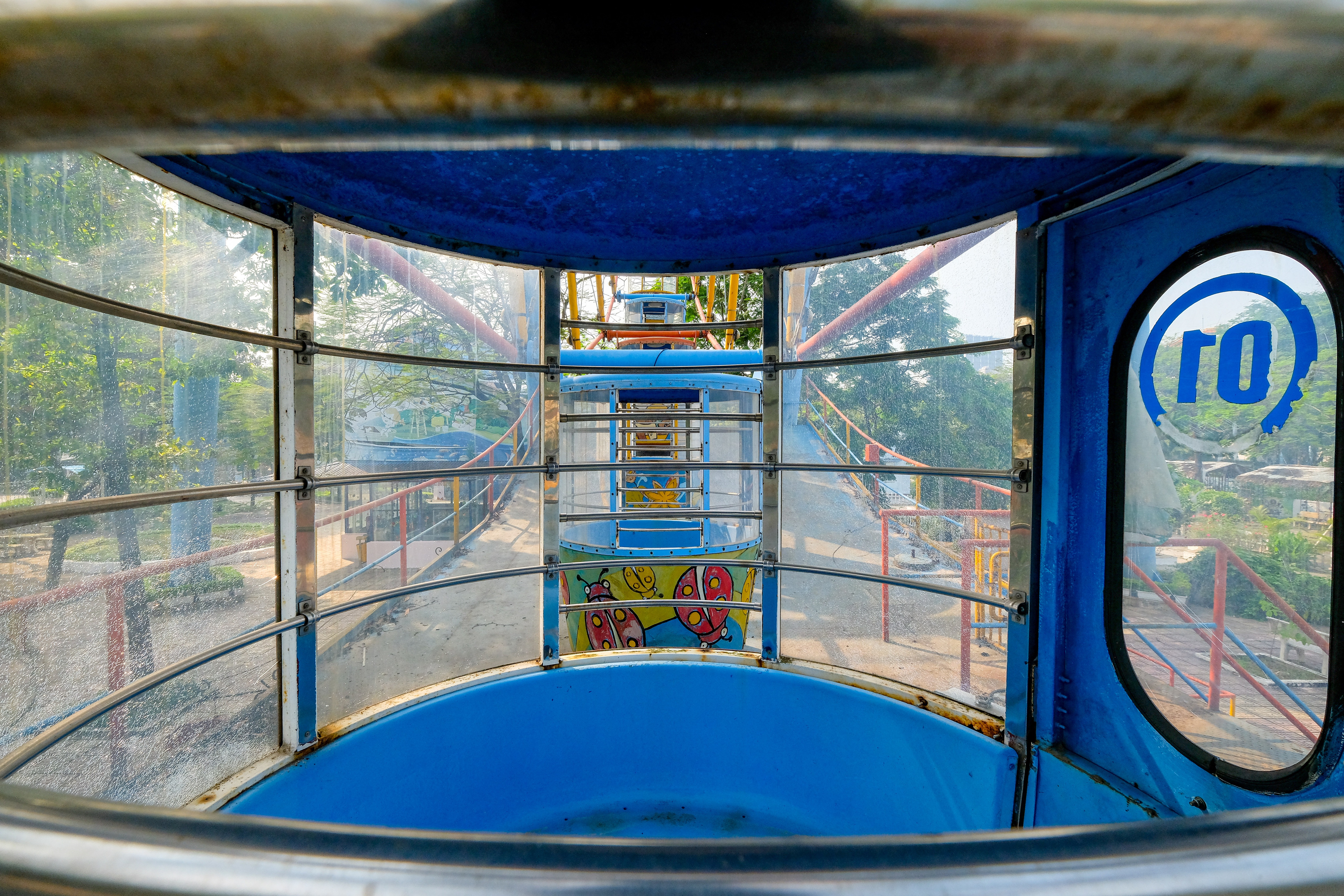 Hà Nội: Vòng đu quay khổng lồ ở công viên nước Hồ Tây thoi thóp chờ chết - 12