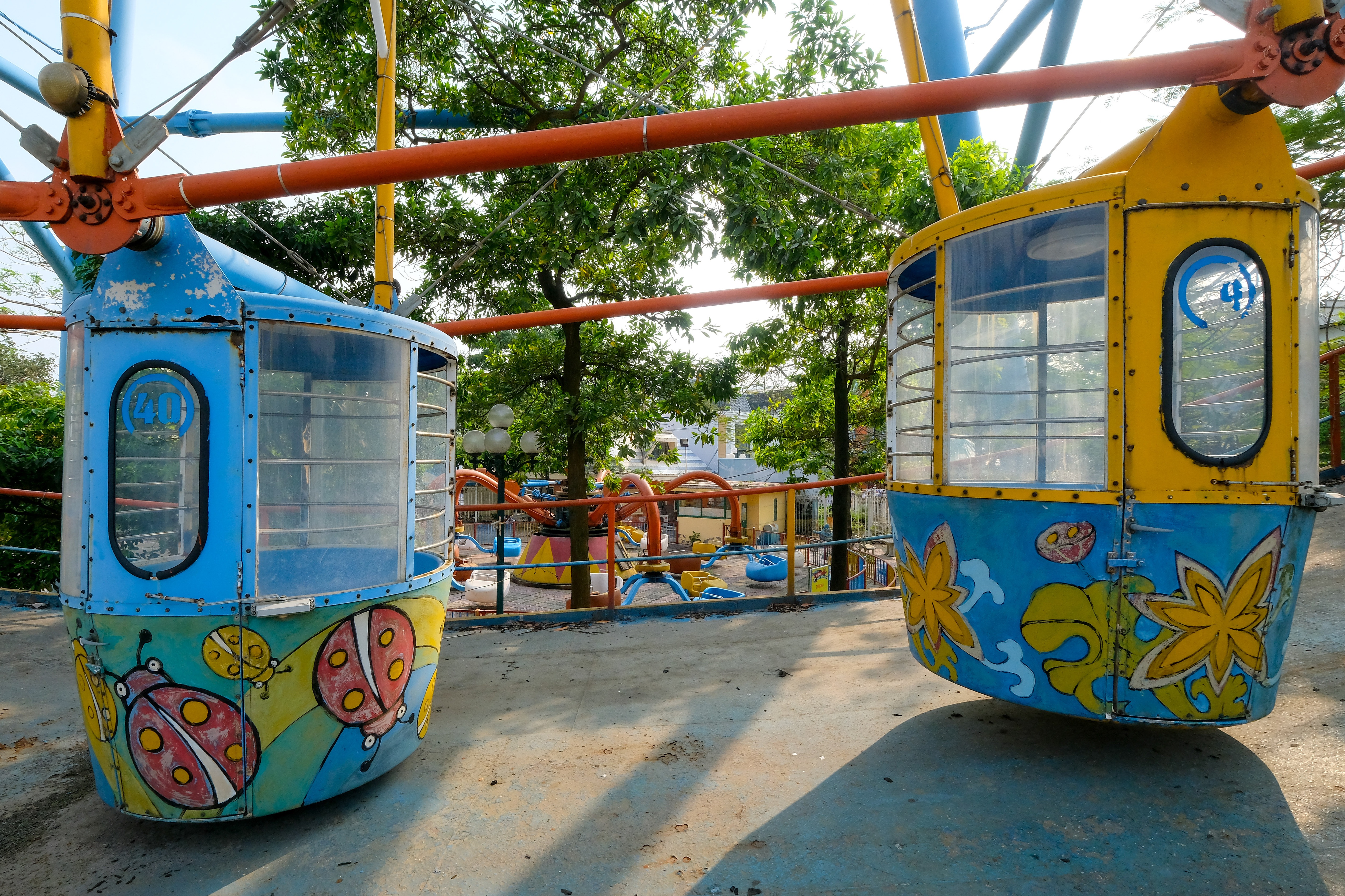 Hà Nội: Vòng đu quay khổng lồ ở công viên nước Hồ Tây thoi thóp chờ chết - 11