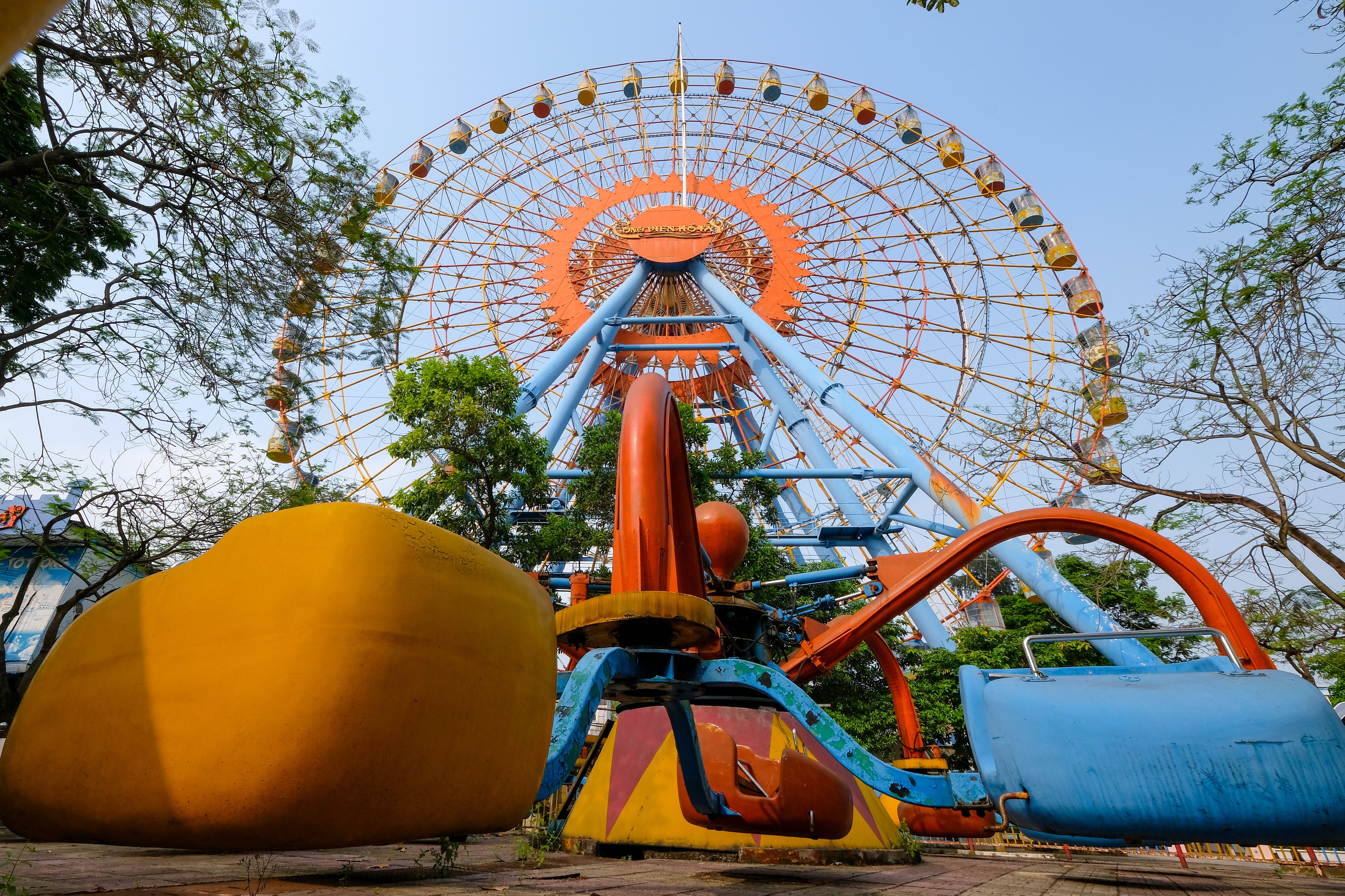 Hà Nội: Vòng đu quay khổng lồ ở công viên nước Hồ Tây thoi thóp chờ chết - 2