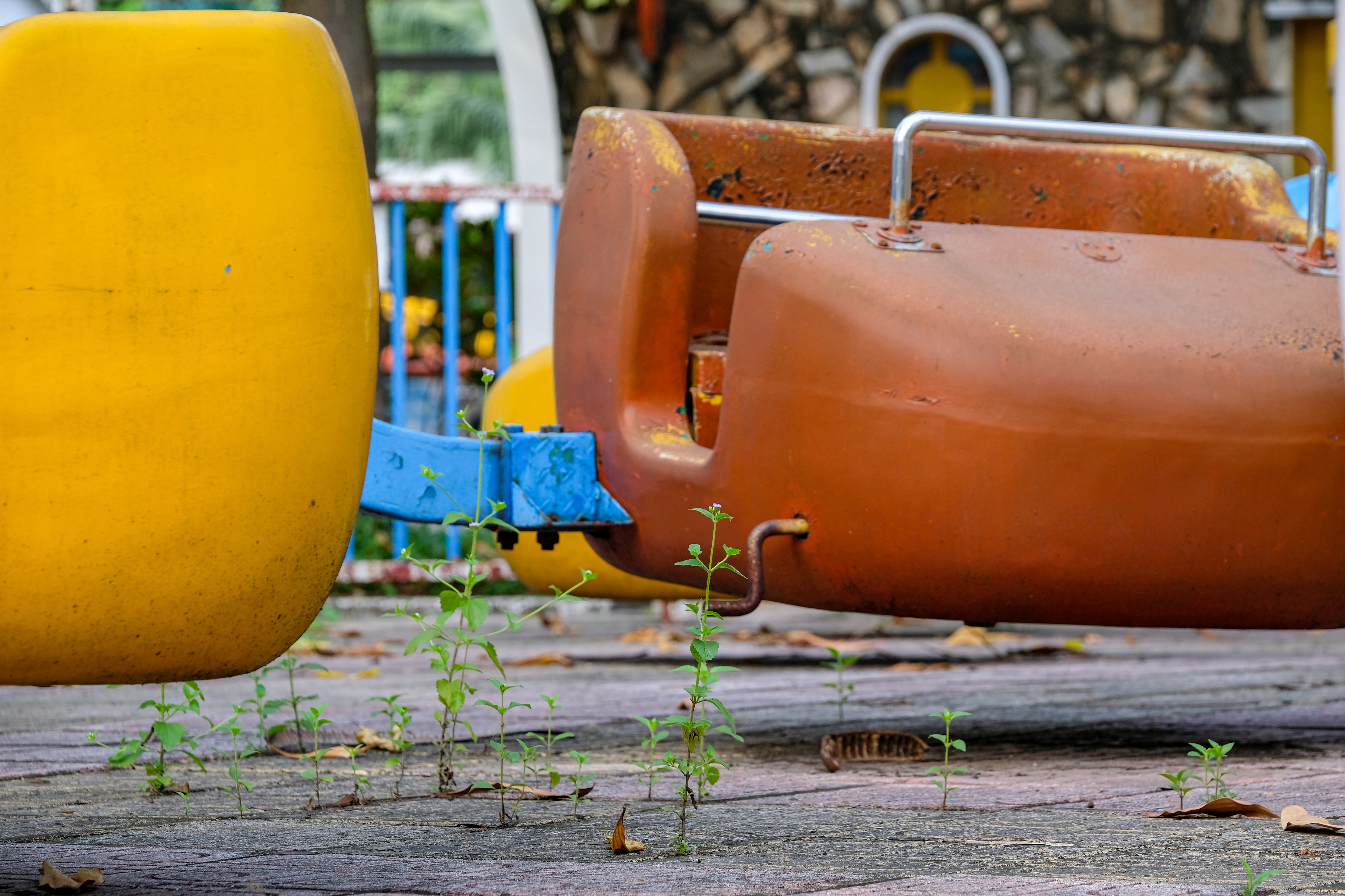 Hà Nội: Vòng đu quay khổng lồ ở công viên nước Hồ Tây thoi thóp chờ chết - 8