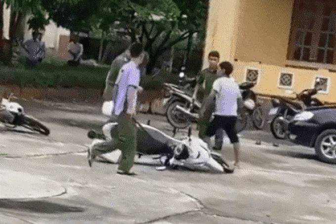 Chủ tịch thị trấn nói về lý do bị chém - 1