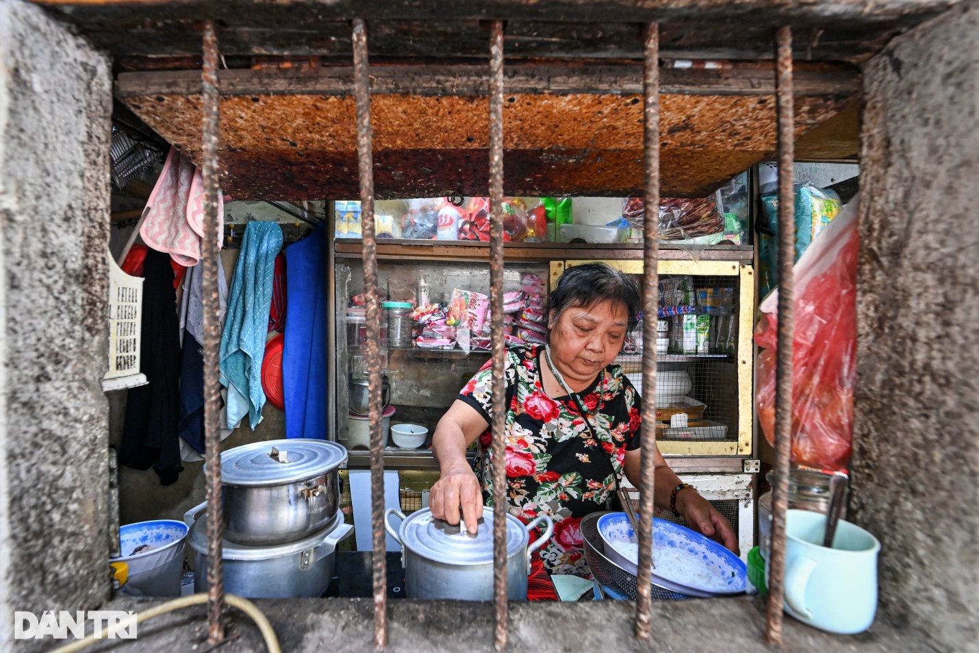 Chuyện đời buồn của gia đình ba thế hệ sống trong căn nhà 6m2 ở Hà Nội - 3
