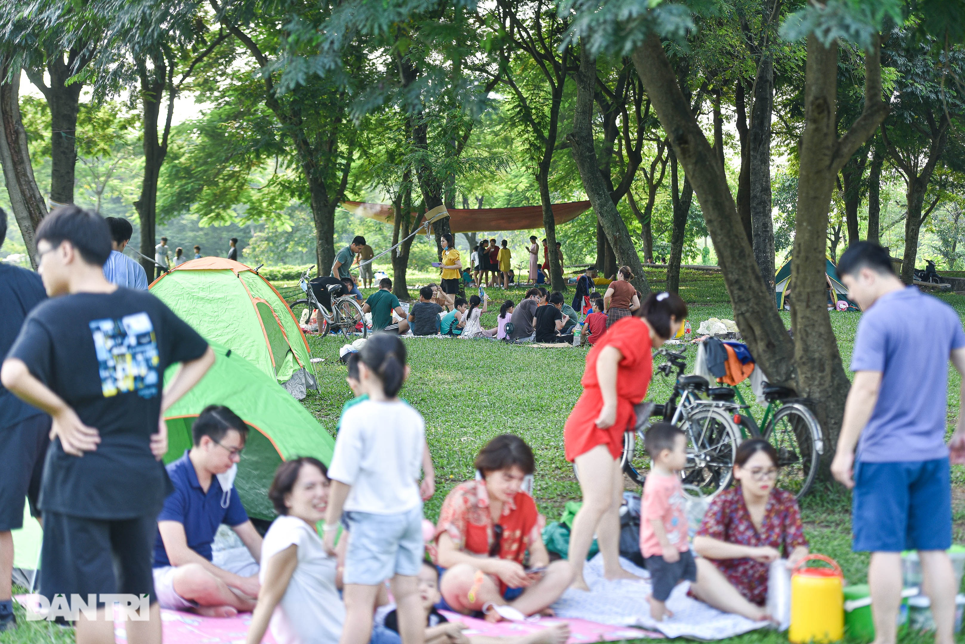 Người Hà Nội đổ ra ven đô cắm trại, tận hưởng kỳ nghỉ lễ - 4