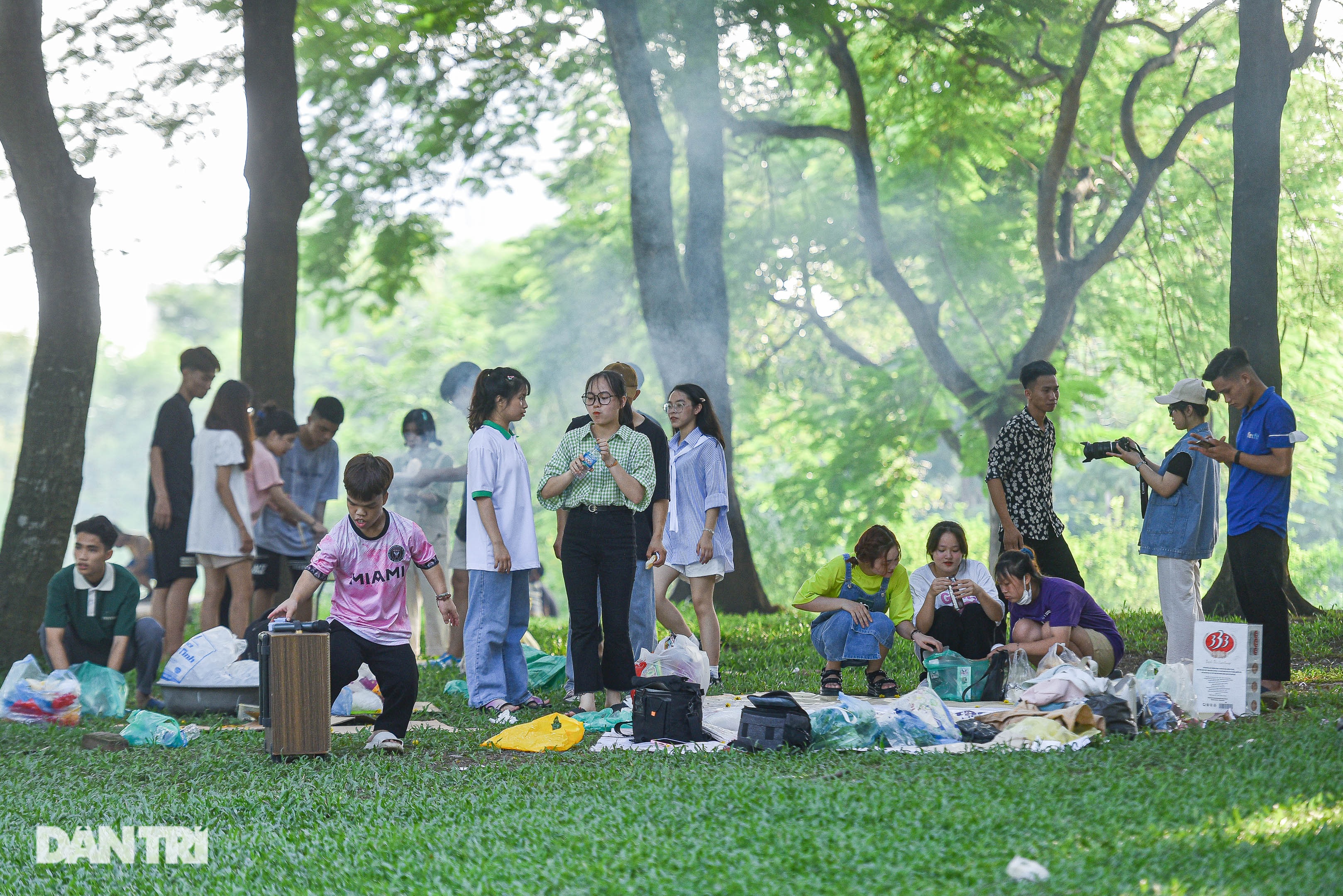 Người Hà Nội đổ ra ven đô cắm trại, tận hưởng kỳ nghỉ lễ - 2