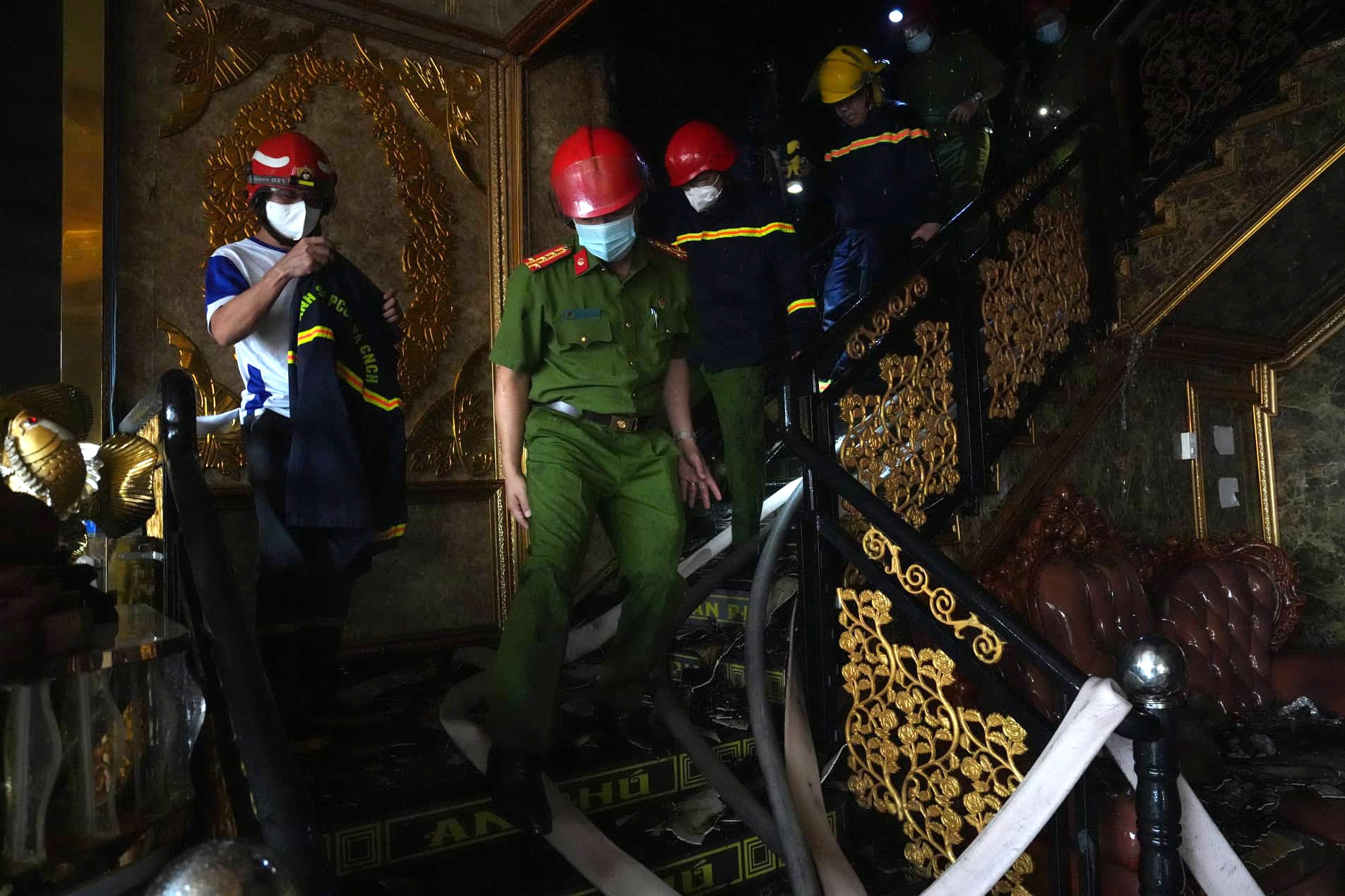 Vụ cháy quán karaoke 32 người chết: Phòng hát không chốt cửa - 2