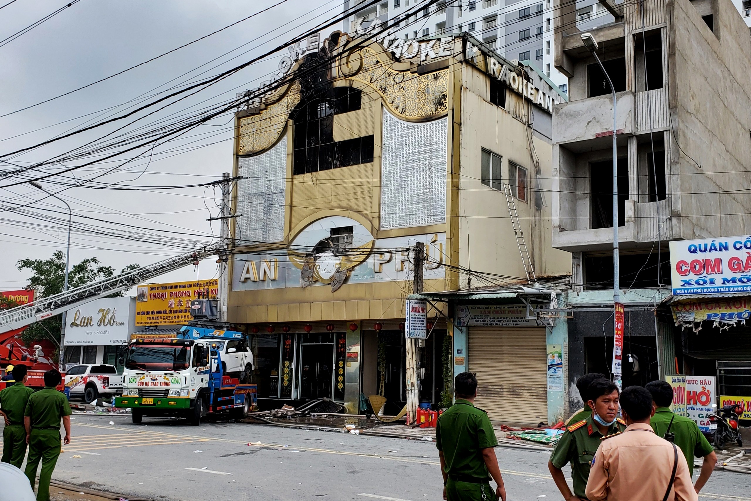 Vụ cháy quán karaoke 32 người chết: Phòng hát không chốt cửa - 3 Vụ cháy quán karaoke 32 người chết: Phòng hát không chốt cửa - 3