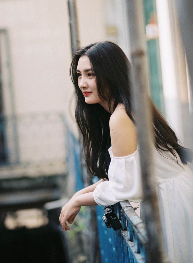 Nữ sinh ĐH Sài Gòn sở hữu nhan sắc khả ái đốn tim dân mạng - 1