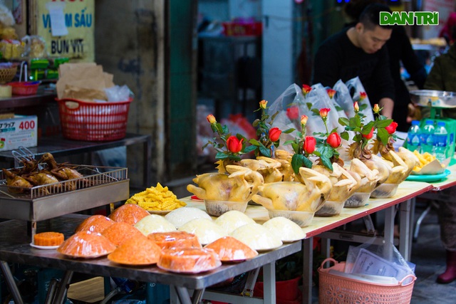 Cảnh vắng vẻ đìu hiu chưa từng có ở khu chợ sắm Tết của nhà giàu Hà Nội - 4