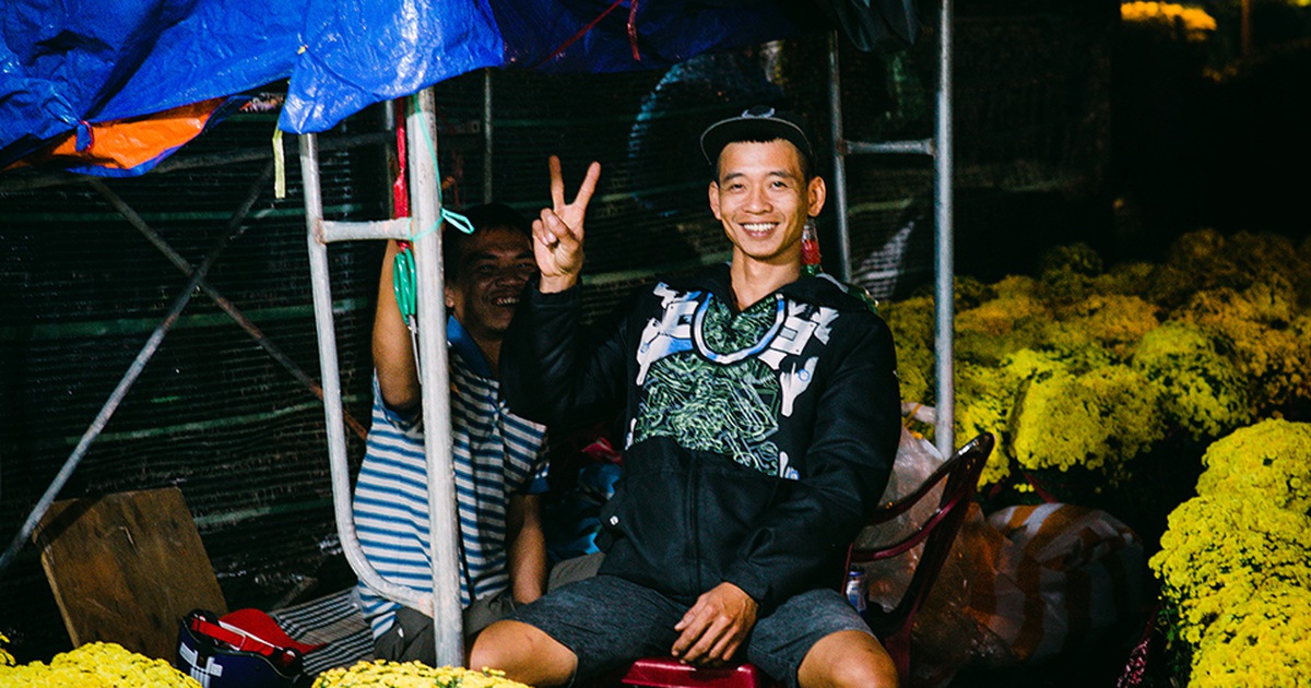 Trắng đêm trông cây ở chợ hoa Tết