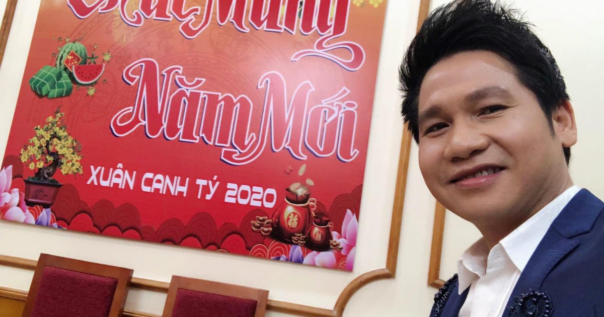 Ca sĩ Trọng Tấn: 'Tôi từng được lì xì ngay tại sân khấu'