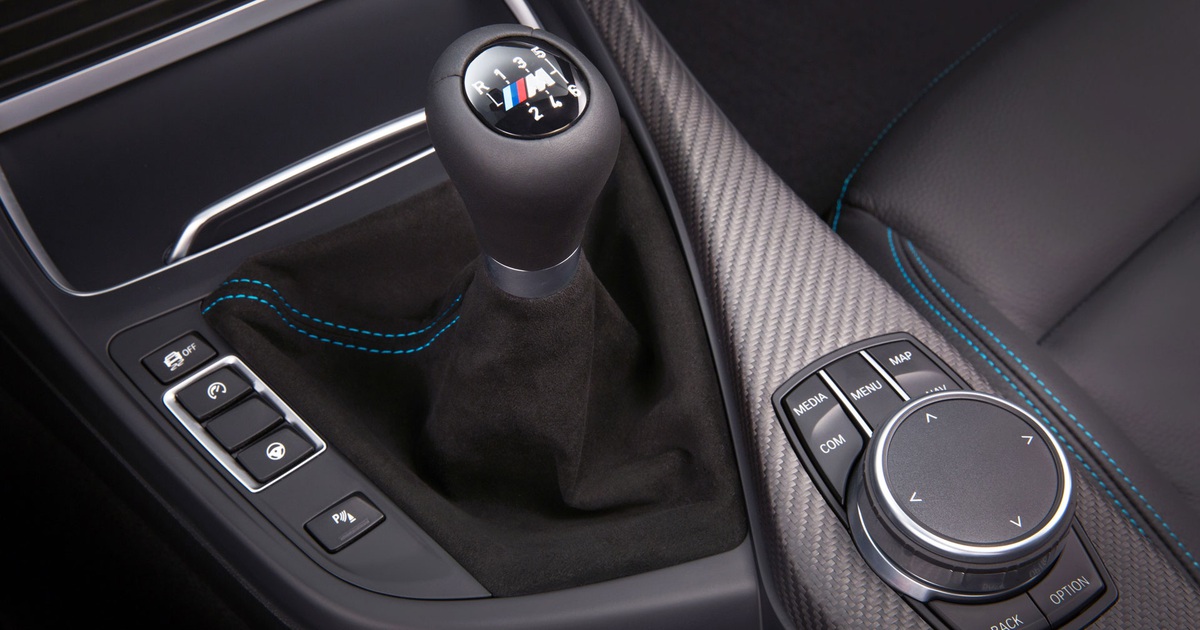 Vỡ động cơ xe BMW vì sang nhầm số