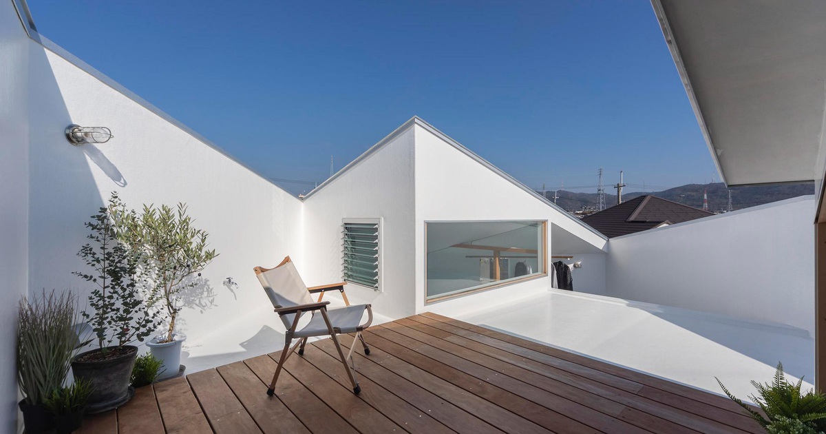 Kỳ lạ ngôi nhà 3 tầng nhưng chứa “16 tầng” như mê cung bên trong