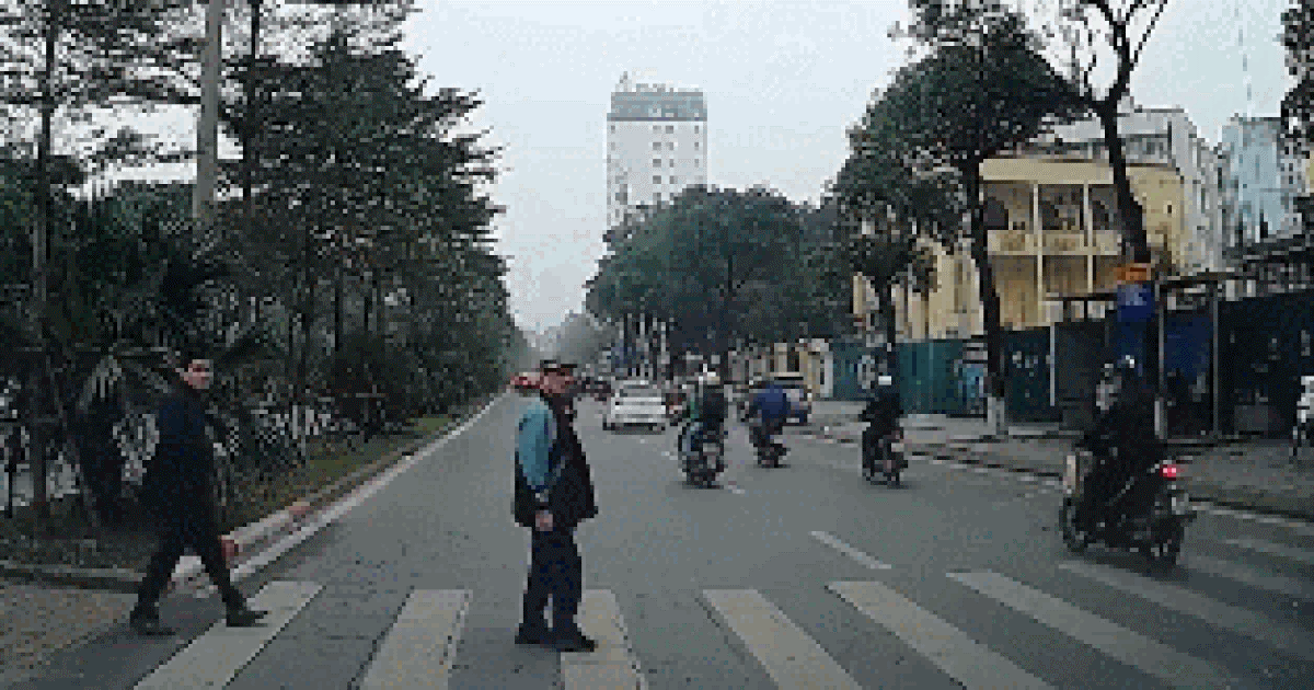 Nhường đường cho người đi bộ có phải việc quá khó?