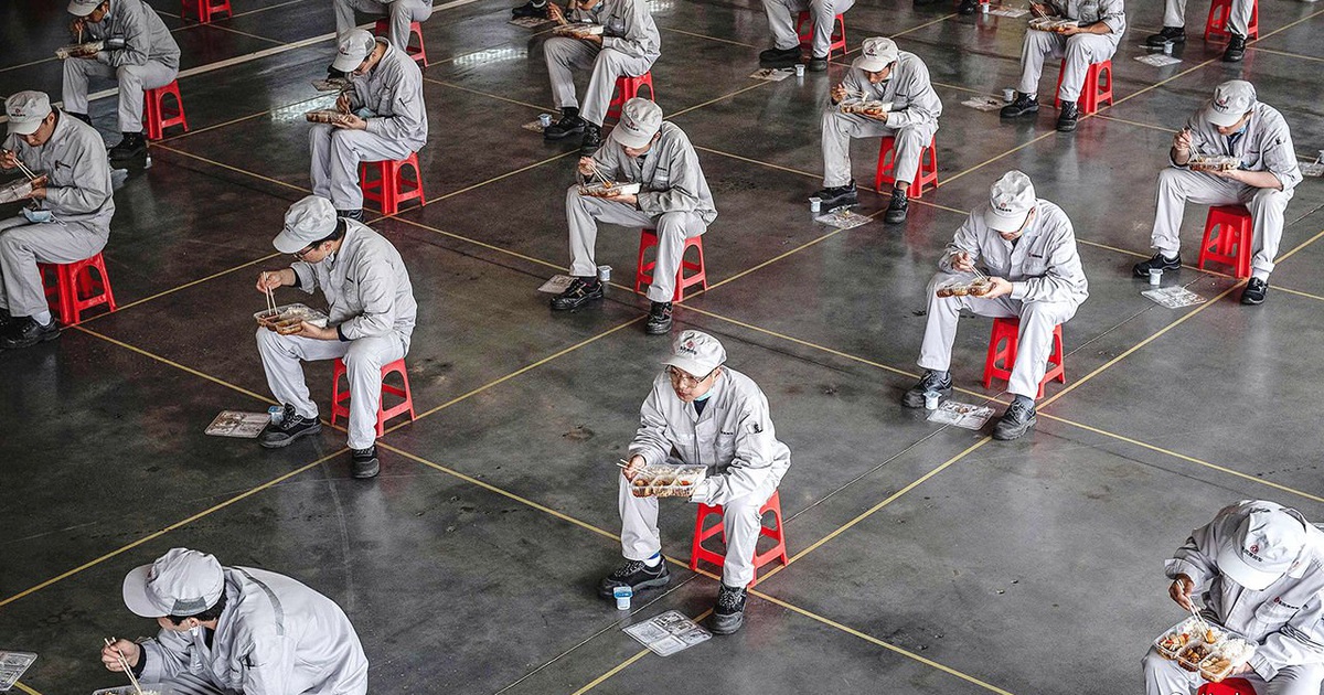 Có gì khác biệt bên trong các nhà máy ô tô mùa dịch Covid-19?
