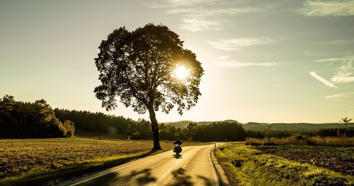 Cần lưu ý gì khi đi xe máy trong thời tiết nắng nóng?