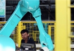 Đốt hàng triệu USD sản xuất robot, Apple nhận ra con người làm vẫn tốt hơn