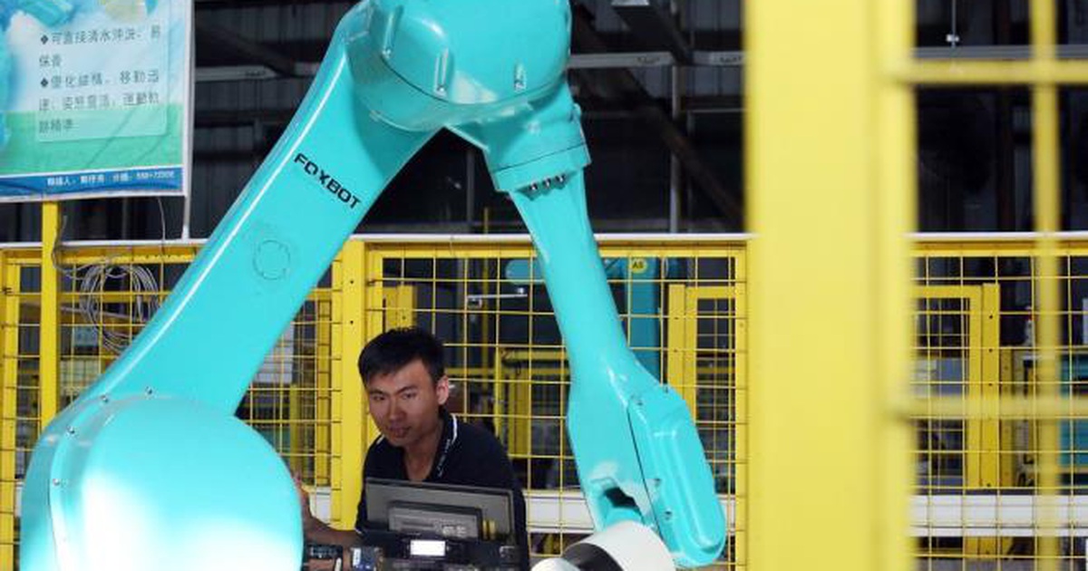 Đốt hàng triệu USD sản xuất robot, Apple nhận ra con người làm vẫn tốt hơn