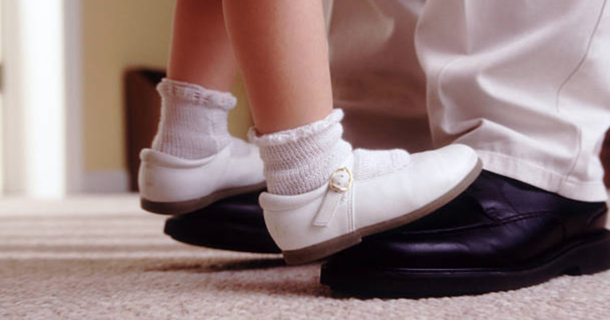 Con gái, nghe ba nói…