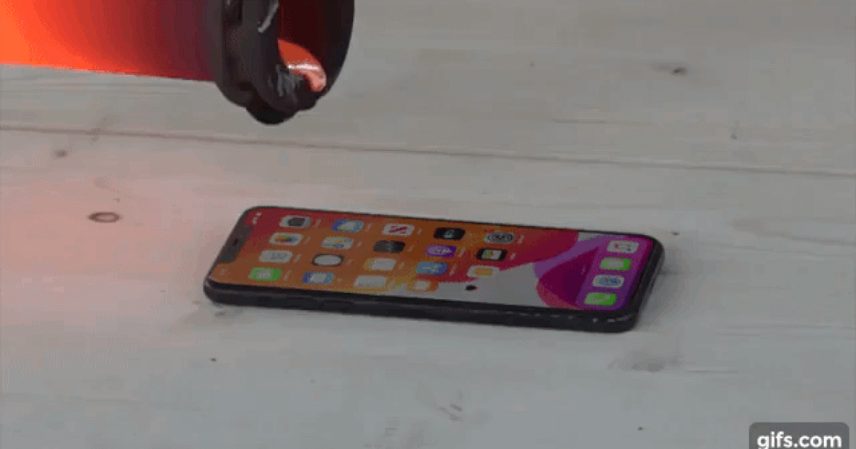 Chuyện gì sẽ xảy ra nếu đổ dung nham vào iPhone 11 Pro Max?