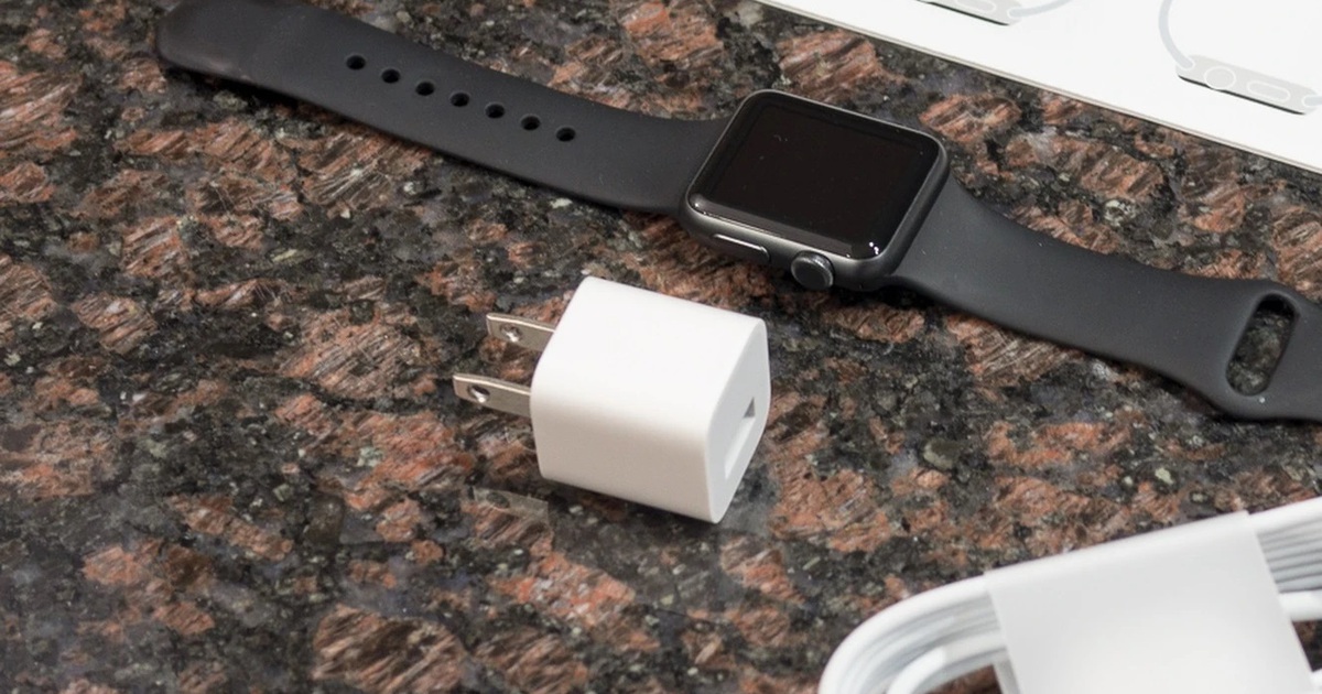 Apple gây tranh cãi khi bán đồng hồ Watch không kèm theo củ sạc