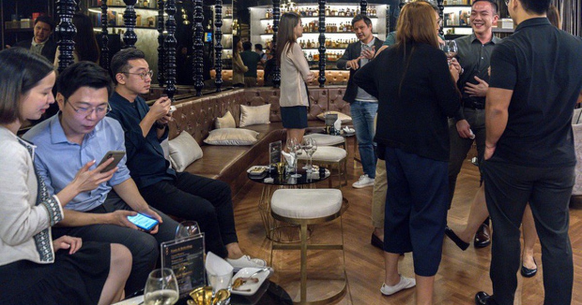 Có gì bên trong lò đào tạo cho những 'rich kid' châu Á?