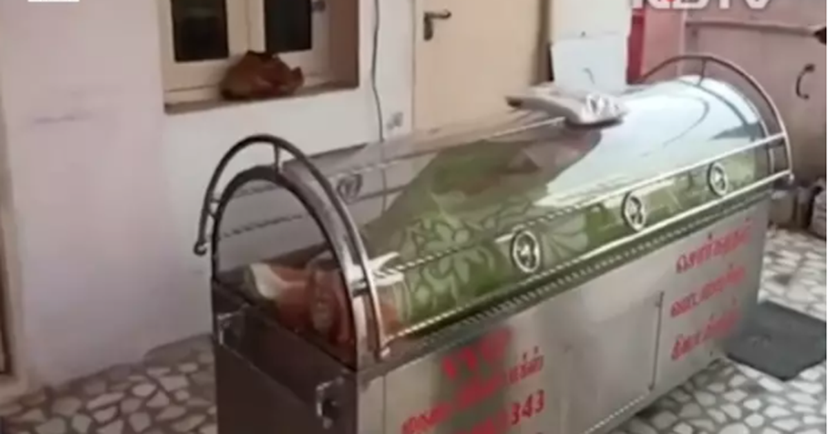 Cụ ông được giải cứu sau khi bị gia đình cho vào thùng đông lạnh