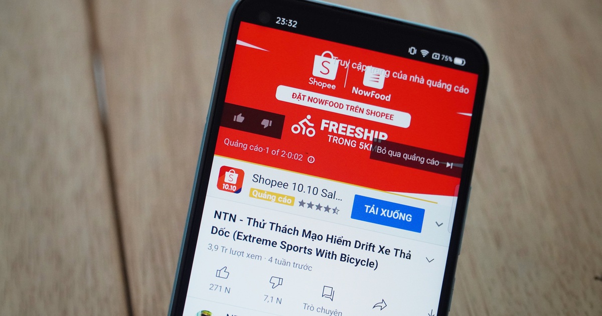 YouTube ngang nhiên dùng tiền của doanh nghiệp để 