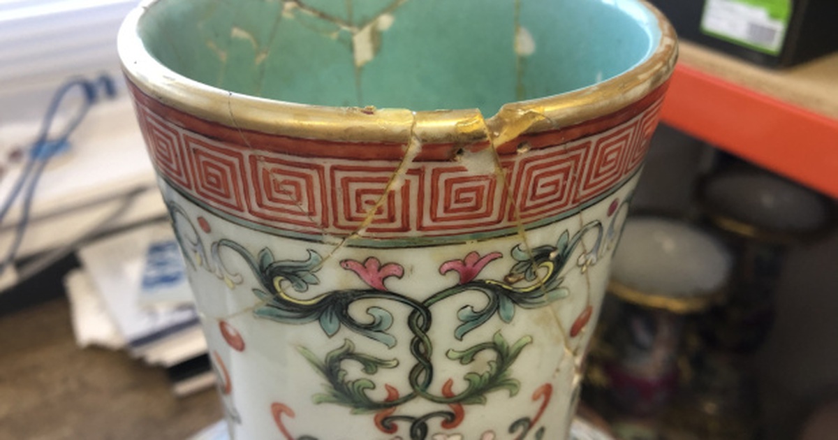 Khách 'chơi trội' chi 14 tỷ đồng cho chiếc bình vỡ, người bán suýt ngã khỏi ghế