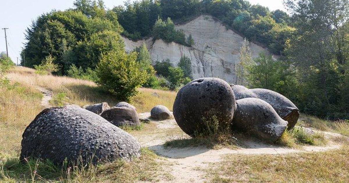 Bí ẩn những 'viên đá sống' ở Romania