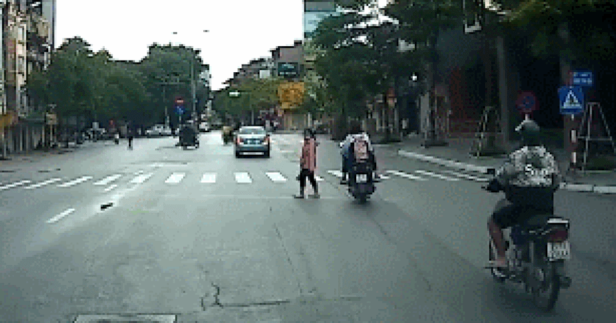Những tình huống giao thông đẹp, giúp 