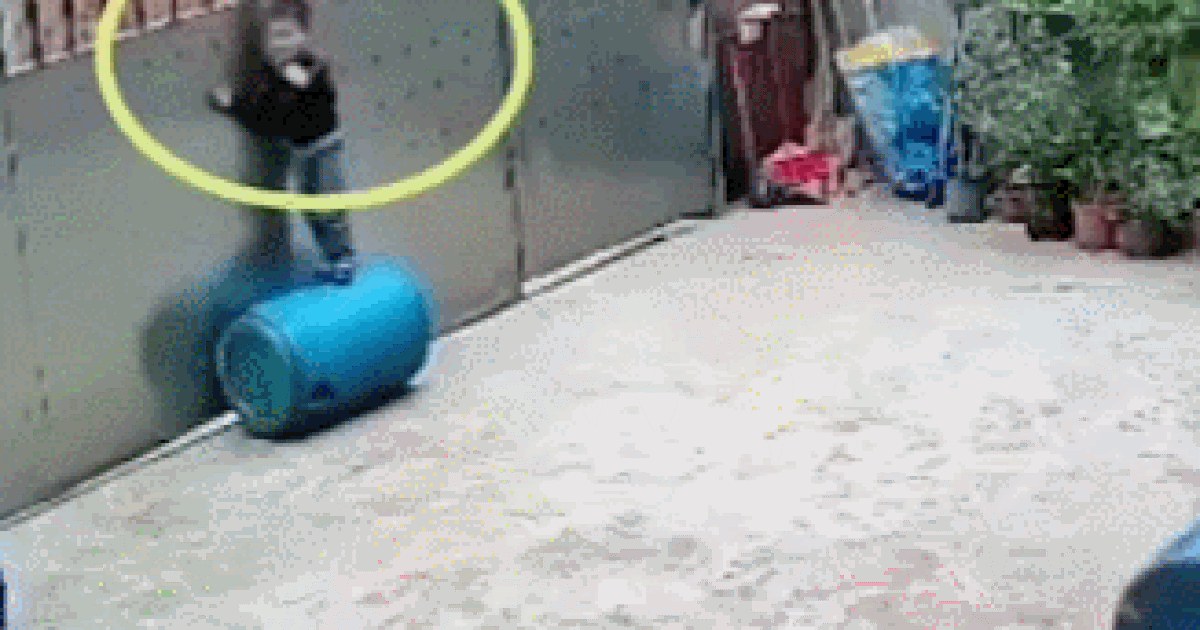 Clip tai nạn của trẻ nhỏ gây sốc dân mạng và cảnh tỉnh các bậc phụ huynh