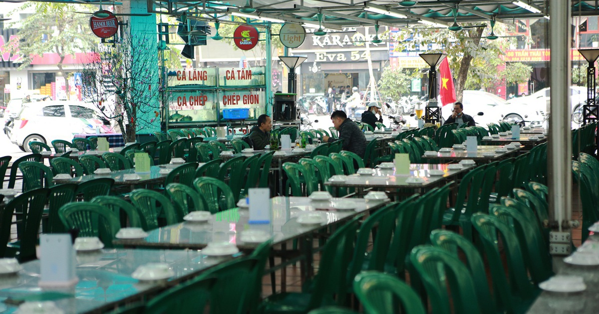 Không một bóng khách, nhà hàng, quán nhậu ở Hà Nội đồng loạt đóng cửa