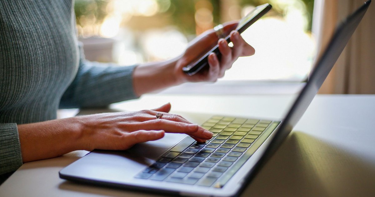 Trong đại dịch, nhiều gia đình phải lựa chọn giữa thức ăn hoặc Internet