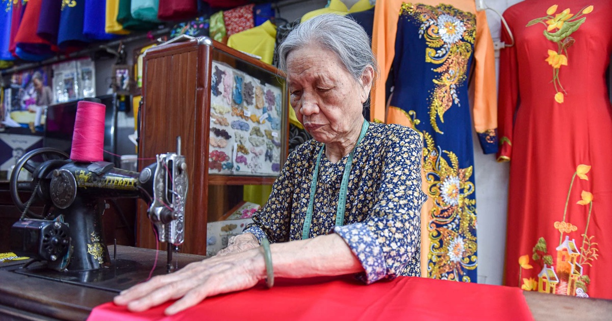Tiệm áo dài 4 đời được trả 400 cây vàng mà không bán của cụ bà 81 tuổi