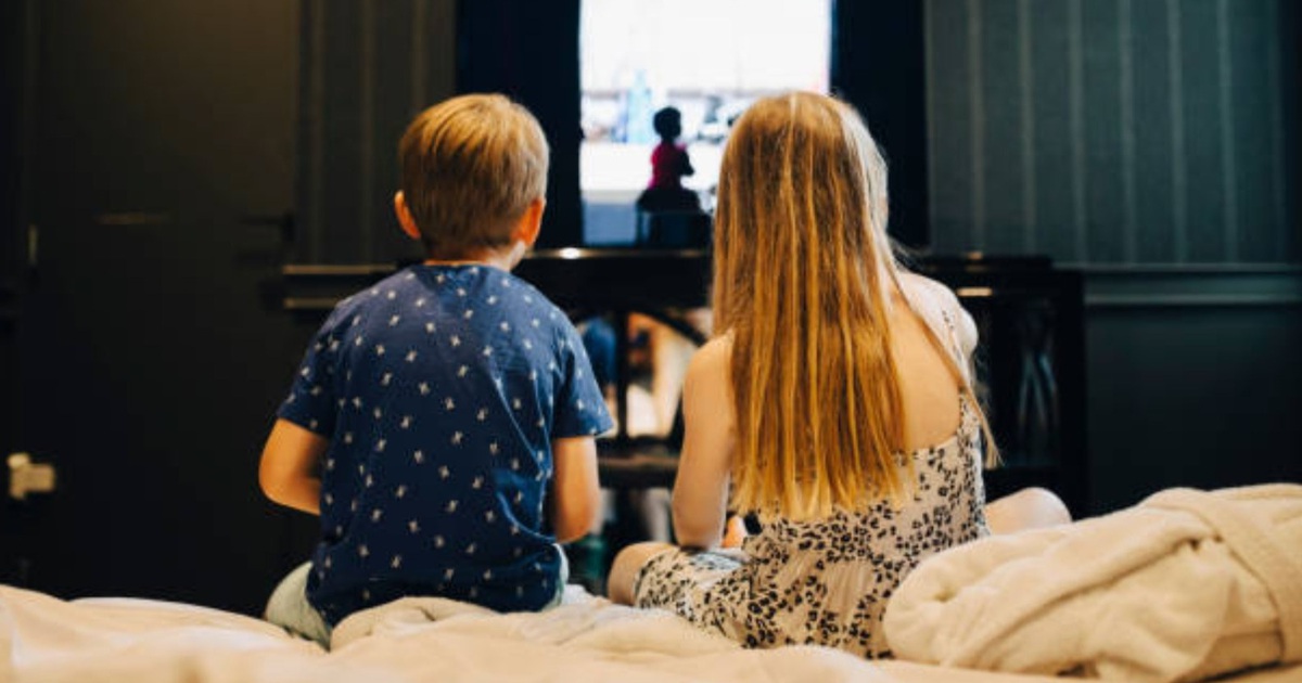 6 điều phải làm nếu muốn con cai điện thoại, tivi khi nghỉ hè