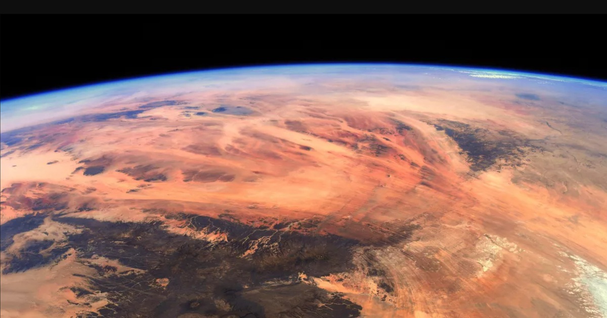 Tấm ảnh Trái đất tươi đẹp nhìn chẳng khác gì sao Hỏa cằn cỗi