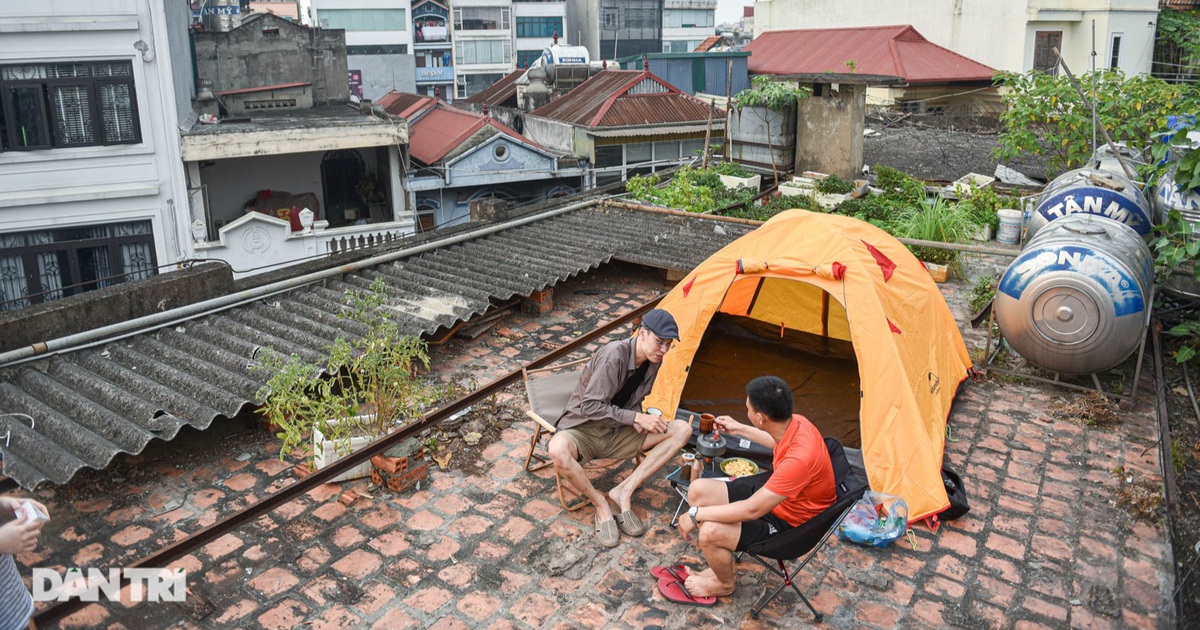 Thèm du lịch, giới trẻ đầu tư cắm trại tại gia: 'Chỉ ngắm nóc nhà vẫn vui'