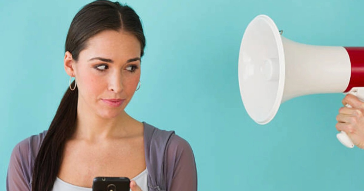 Vợ đi kê khai nhân khẩu, phải gọi điện về hỏi tên đầy đủ của chồng con