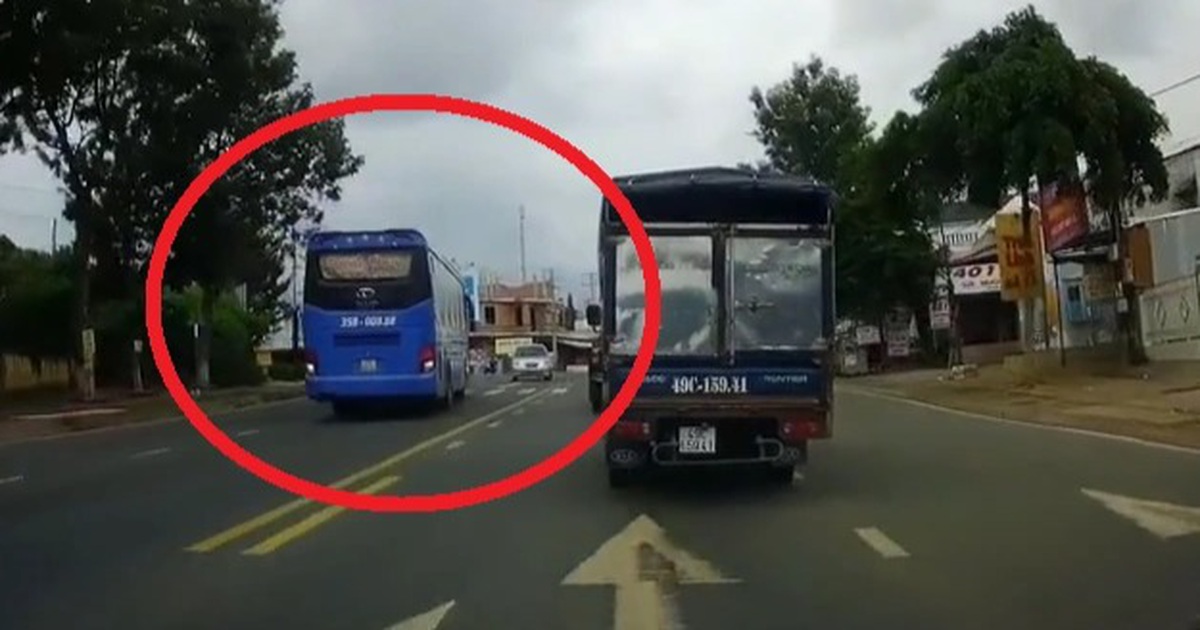 Đứng tim tình huống xe giường nằm vượt ẩu suýt gây tai nạn trên đường đông