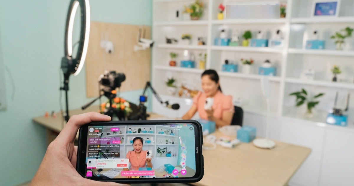 Dịch Covid-19 bùng trở lại, 'đại chiến' livestream của hàng quán khởi tranh