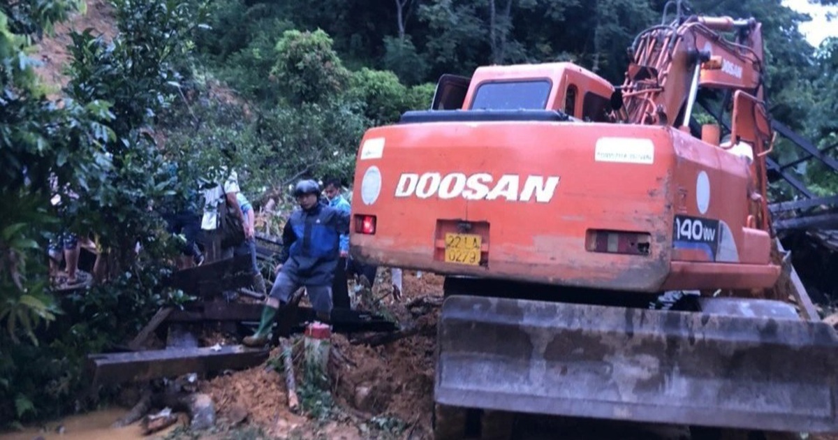 Sạt lở đất đá, 3 cháu nhỏ bị vùi lấp khi đang ngủ