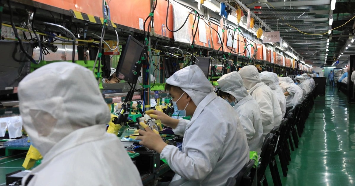 Nơi sản xuất một nửa iPhone của thế giới 'khát' lao động, tăng lương kỷ lục