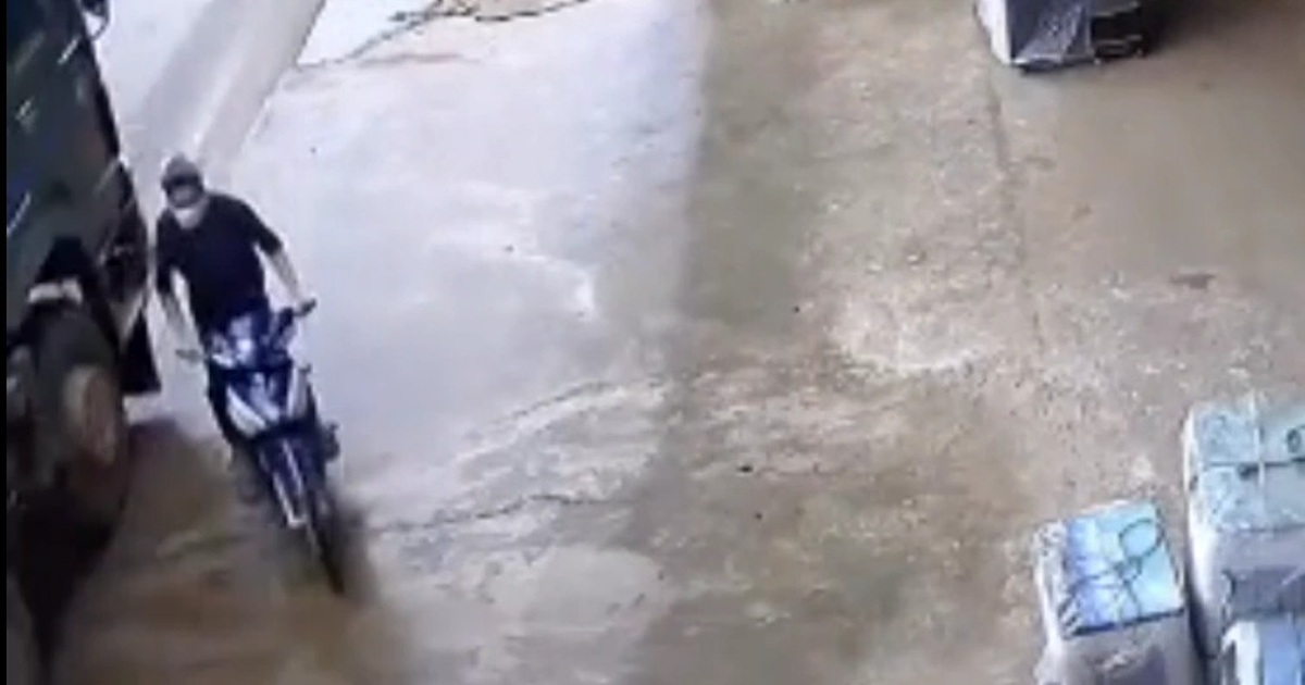 Đầu trần, phóng nhanh, nam thanh niên suýt trả giá bằng cả mạng sống